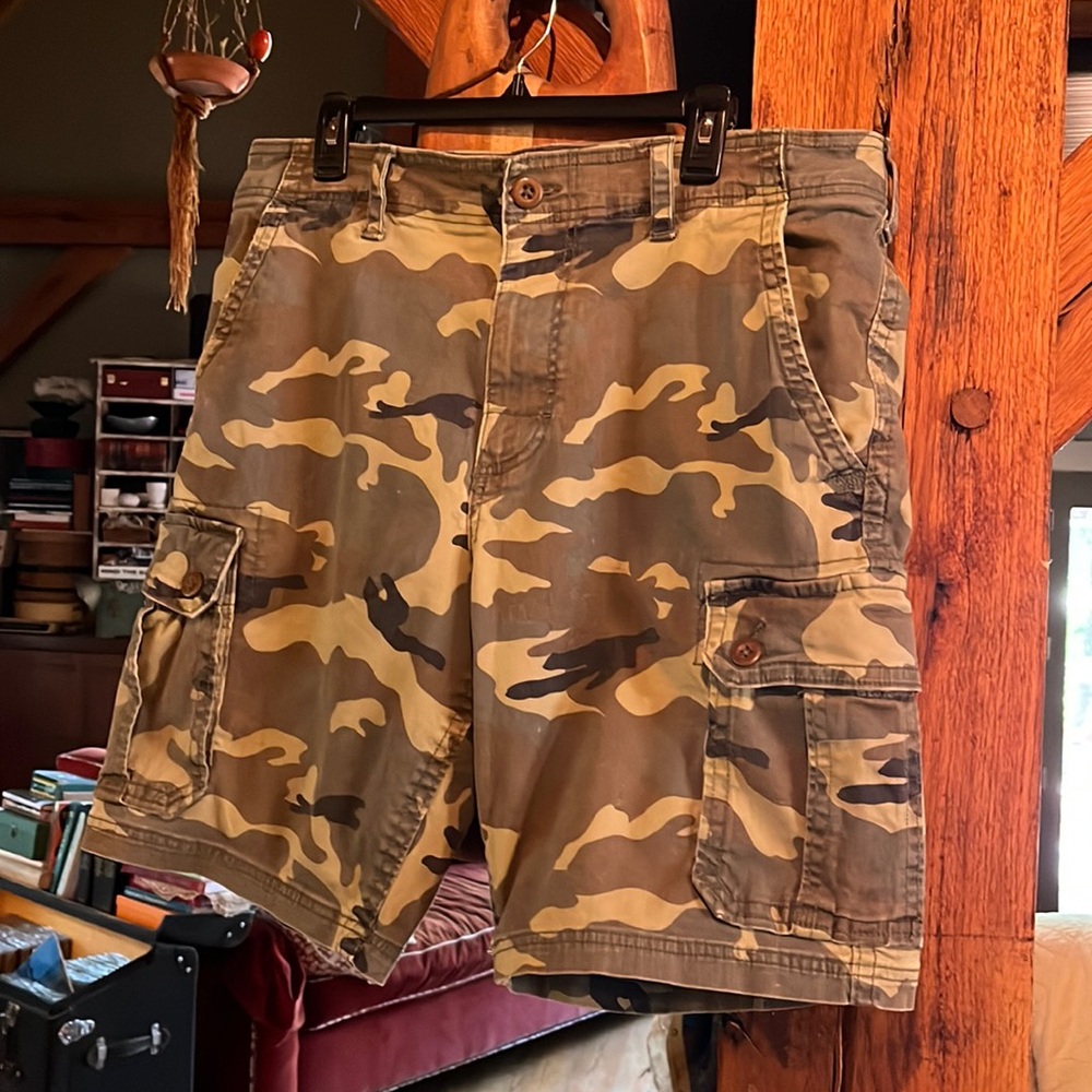 American Eagle Classic Camo Cargo Shorts